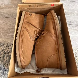 UGG Neumel boot women’s size 9us. Excellent condition.